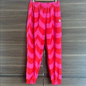 BNWT Marimekko X Adidas track pant pink/red size M!